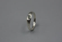 Load image into Gallery viewer, #1525, Sapphire Pebble, Size 8
