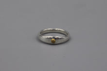 Load image into Gallery viewer, #1585, Gold Pebble, Size 7
