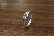 Load image into Gallery viewer, #1635, Sapphire Pebble, Size 7 1/2
