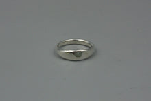 Load image into Gallery viewer, #1527, Sapphire Pebble, Size 5
