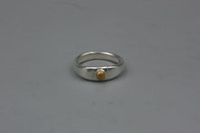 Load image into Gallery viewer, #1563, Gold Pebble, Size 4 1/2

